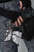 Afbeelding in Gallery-weergave laden, Telefoonhanger strik beige