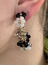Afbeelding in Gallery-weergave laden, Oorbellen bloem kristalkralen
